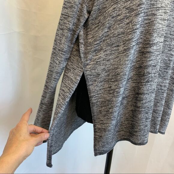 Aritzia Wilfred Free Gray Heathered long sleeve slit open back top Sz XS - Picture 6 of 11